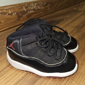 Jordan Toddlers Black and Red Sneakers